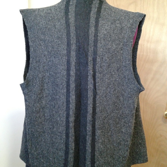 Wool vest/ cardigan - Picture 3 of 5